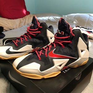 Lebron 11 Independence Day edition